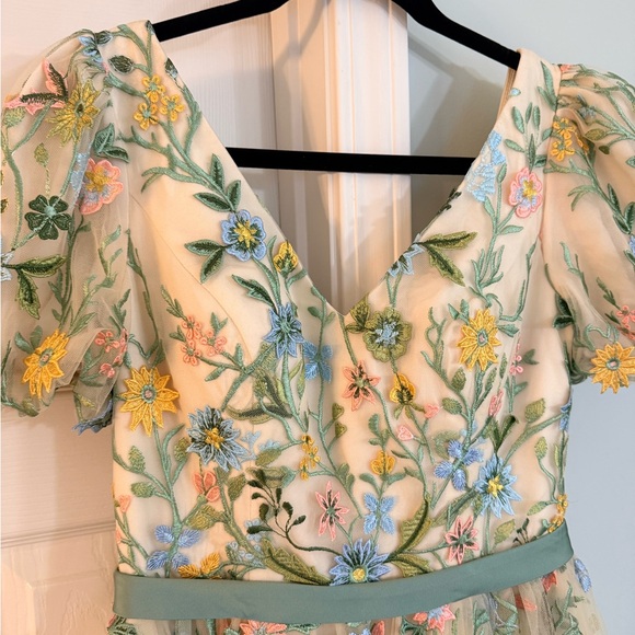 Brand New Never Worn Azazie Embroidered Floral Dress - Picture 4 of 5